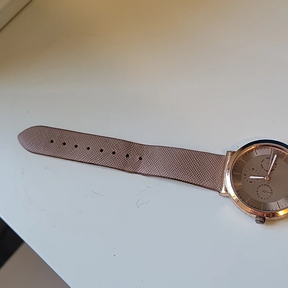 Watch - Picture 4 of 6